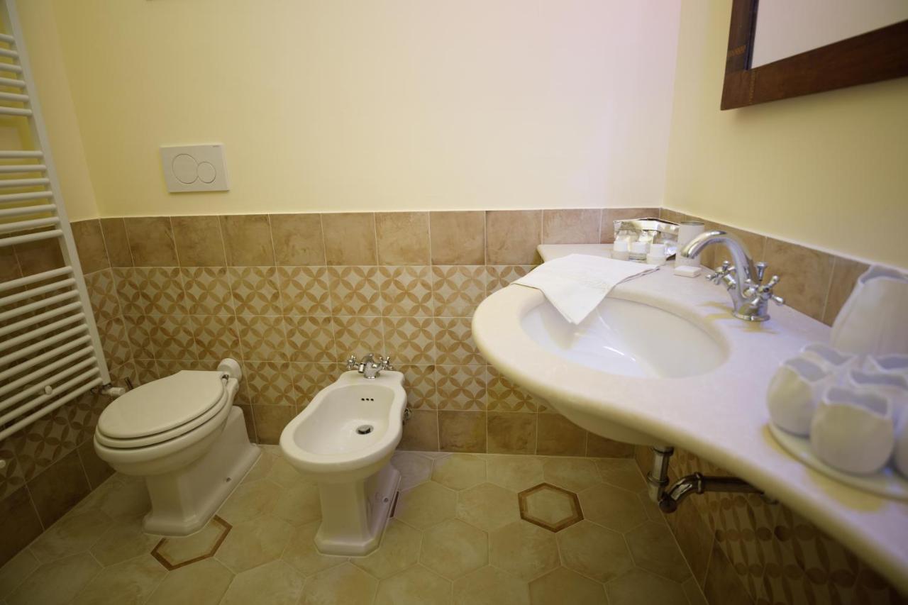 Palazzo Introna Bed and Breakfast Mola di Bari Εξωτερικό φωτογραφία
