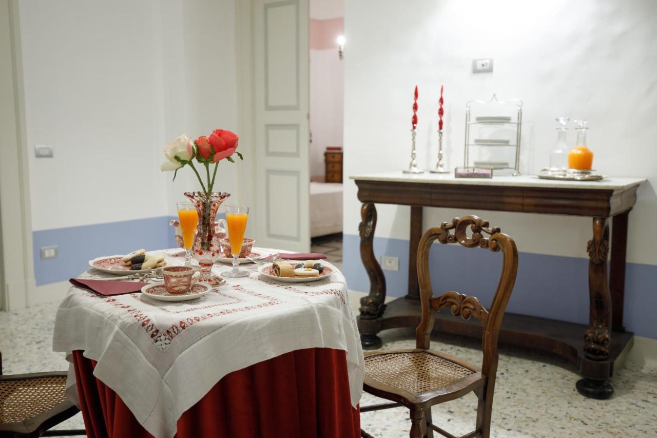 Palazzo Introna Bed and Breakfast Mola di Bari Εξωτερικό φωτογραφία