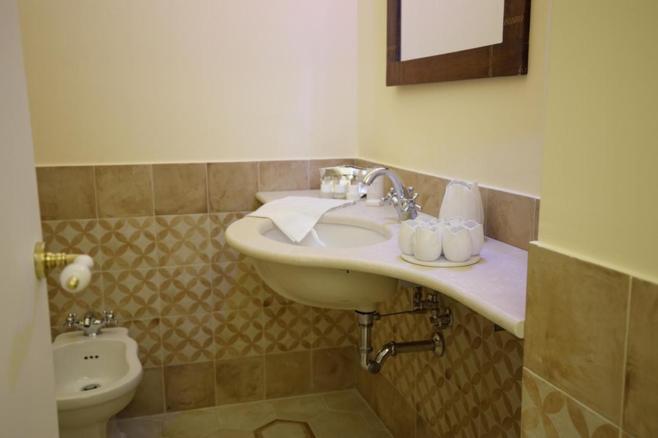 Palazzo Introna Bed and Breakfast Mola di Bari Εξωτερικό φωτογραφία